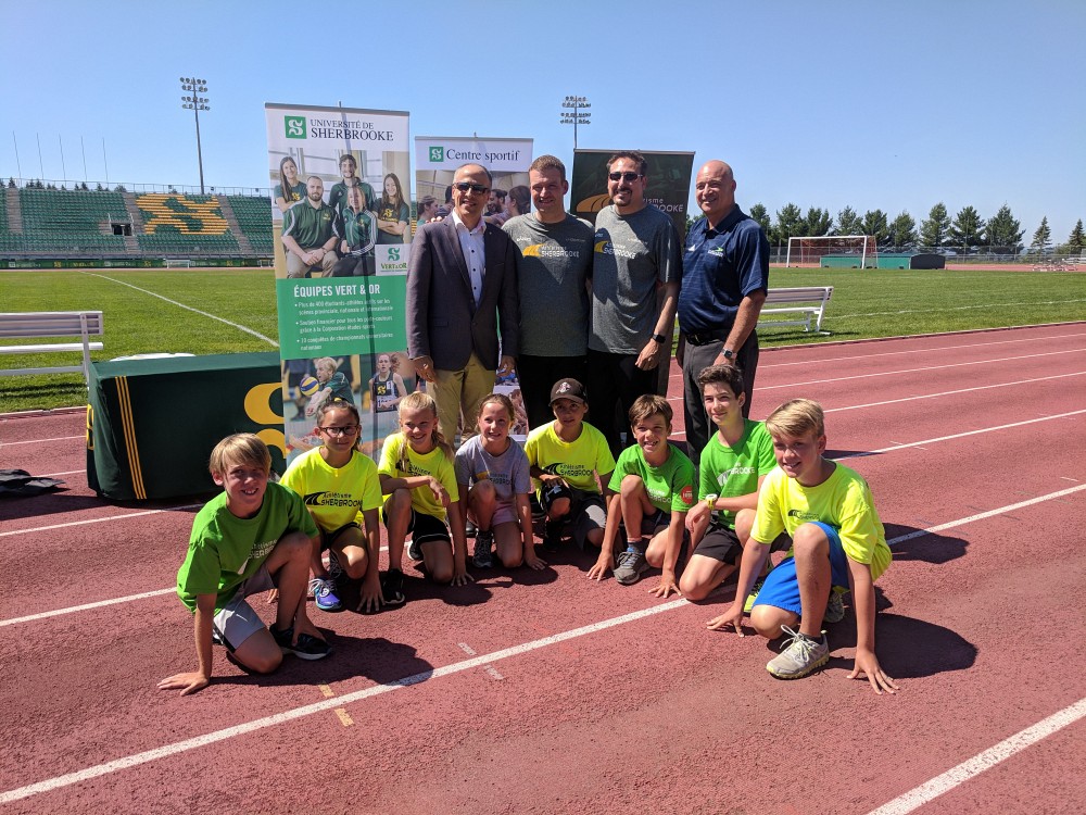 Le recteur de l'UdeS, Pr Pierre Cossette, le d&eacute;put&eacute; de&nbsp;Sherbrooke, ministre de la Famille et ministre responsable de la r&eacute;gion de l'Estrie,&nbsp;M.&nbsp;Luc Fortin, le maire de Sherbrooke, M. Steve Lussier, le pr&eacute;sident d'Excellence sportive,&nbsp;M. Pierre Tremblay ainsi que les jeunes de l'Acad&eacute;mie d'athl&eacute;tisme ont pris part &agrave; cette importante annonce.