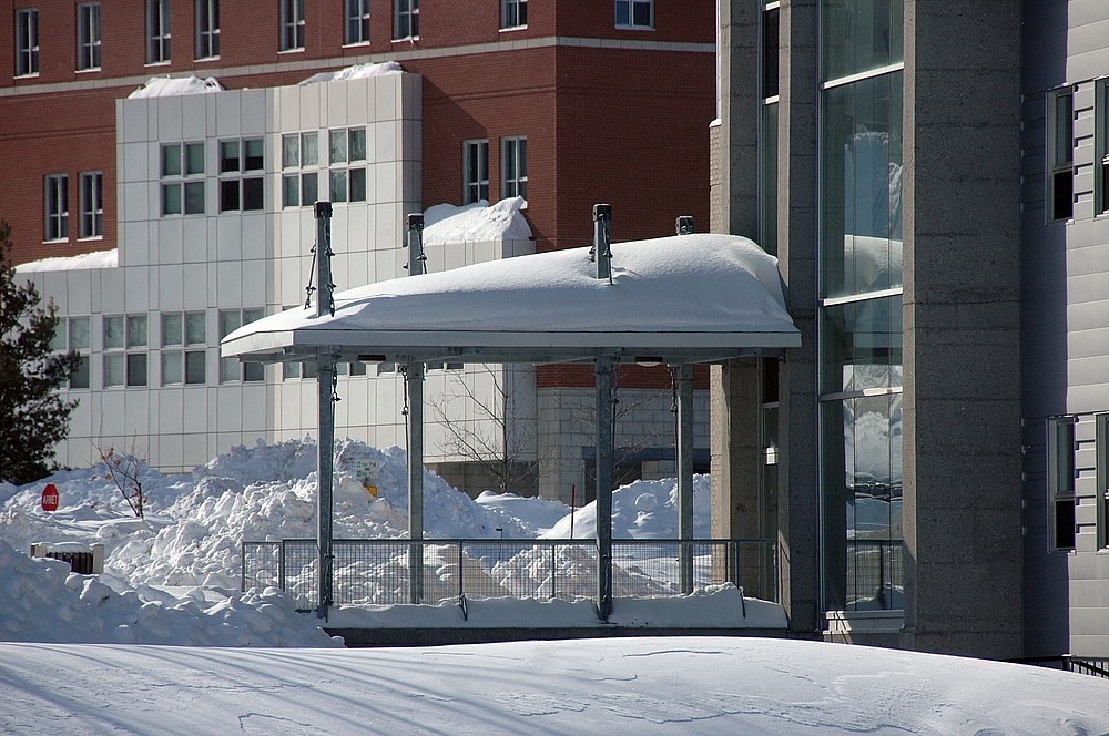 Passerelle de la Facult&eacute; de g&eacute;nie, entr&eacute;e du c&ocirc;t&eacute; mont Bellevue