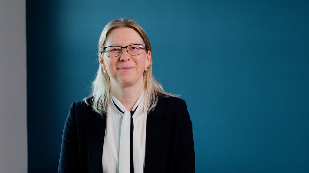 La professeure Audrey Brassard est titulaire de la nouvelle Chaire de recherche du Canada sur la d&eacute;tresse relationnelle et la violence entre partenaires intimes, premi&egrave;re chaire de recherche du D&eacute;partement de psychologie.