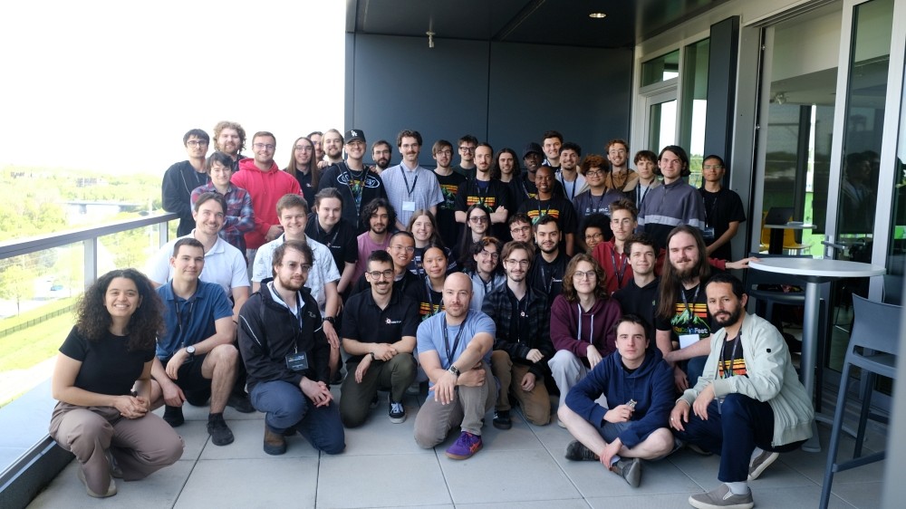 Les&nbsp;42 personnes participantes ainsi que l'&eacute;quipe de mentors de la 3e &eacute;dition du iQuCodeFest,