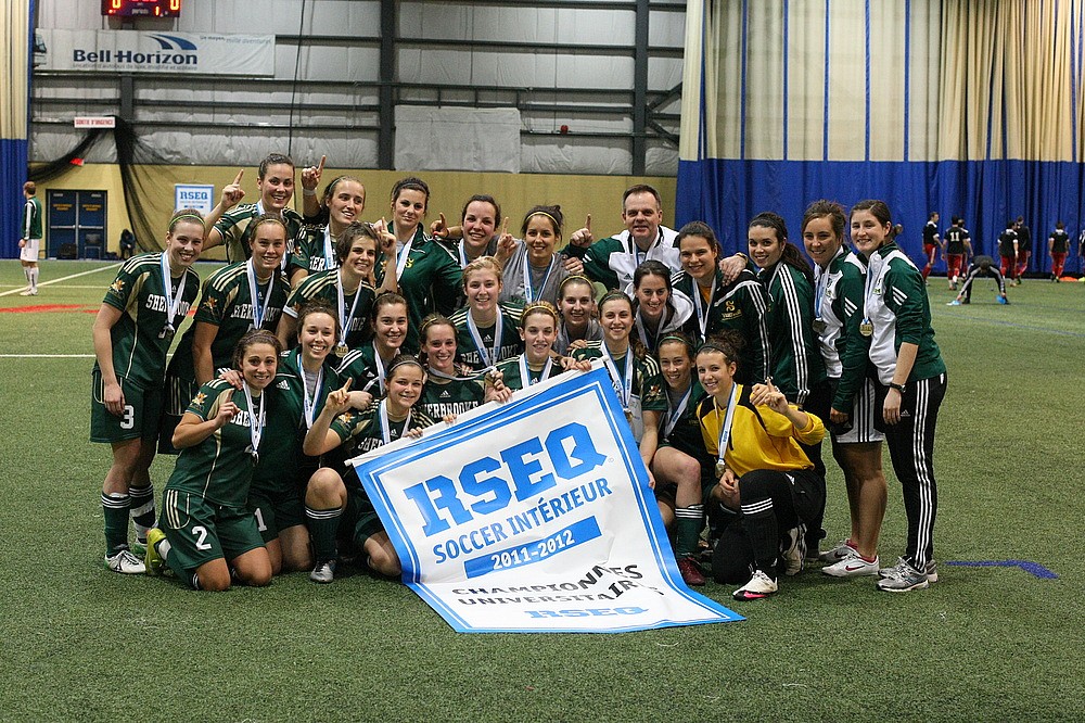 L'&eacute;quipe championne de la ligue universitaire de soccer int&eacute;rieur 2012&nbsp;: le Vert&nbsp;&&nbsp;Or!