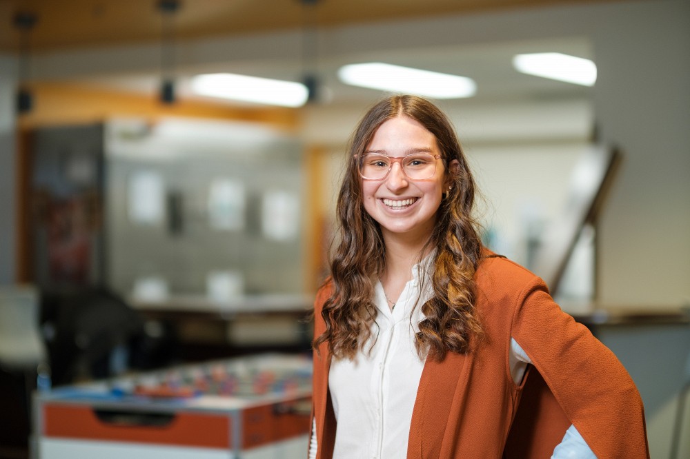 Laurie Croteau, ambassadrice de la province de Qu&eacute;bec de la&nbsp;Fondation comm&eacute;morative du g&eacute;nie canadien (FCGC) et &eacute;tudiante en g&eacute;nie robotique, Universit&eacute; de Sherbrooke
