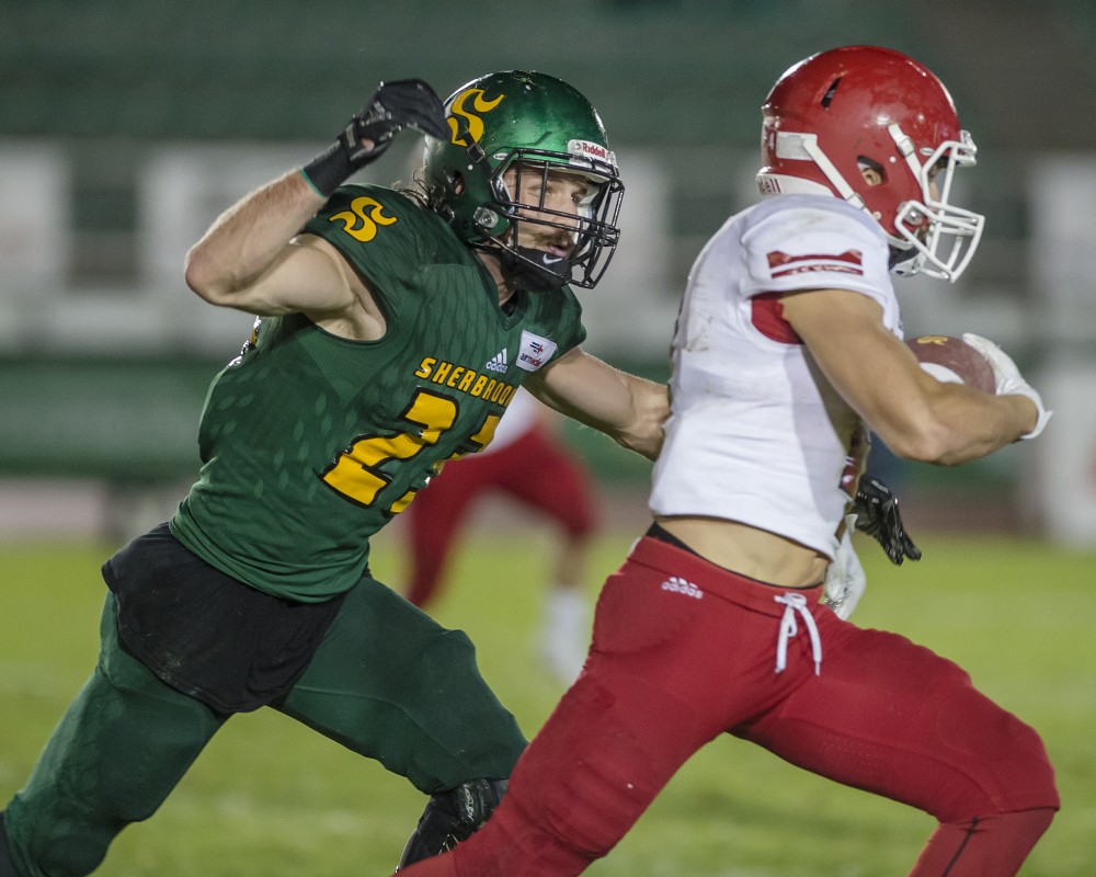 Le Vert & Or a affront&eacute; les Redmen de McGill samedi soir au stade ext&eacute;rieur de l'UdeSPhoto: Yves Longpr&eacute;/Vert & Or
