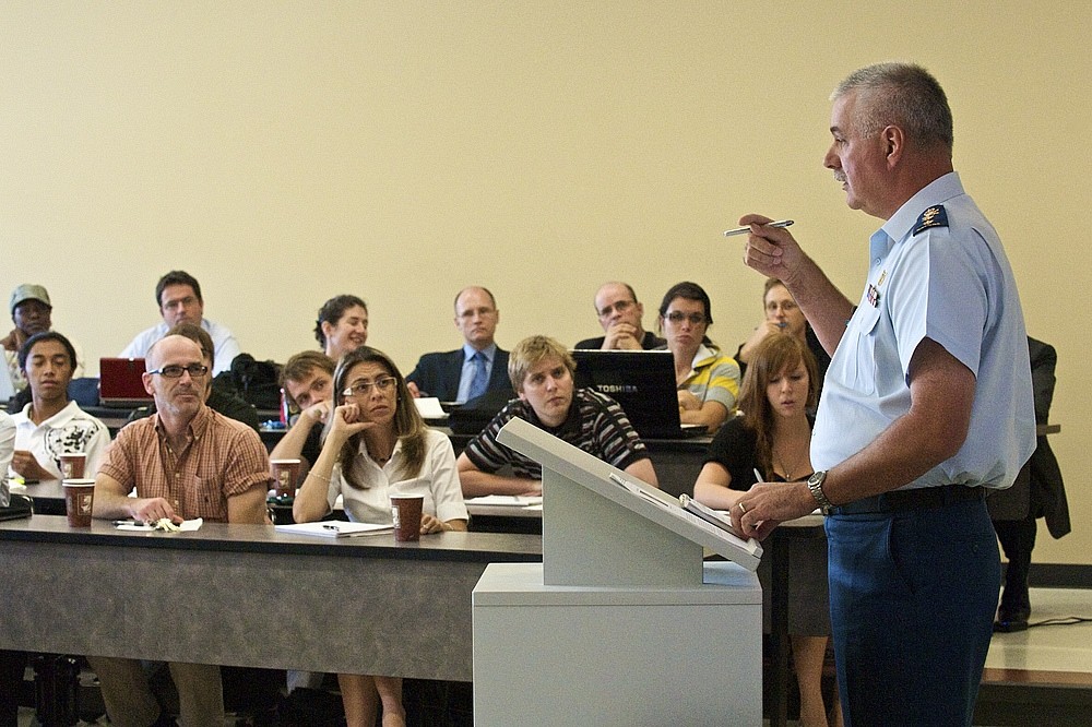 Le major g&eacute;n&eacute;ral Pierre Forgues a abord&eacute; les relations nord-am&eacute;ricaines et le NORAD.