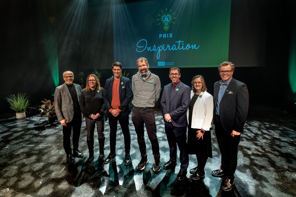 Le recteur, Pierre Cossette, en compagnie des personnes laur&eacute;ates 2024, Karine Bolduc, Philippe Hugo Champagne, Laurent Theis, Daniel Garneau et Sylvie Cayouette, et du vice-recteur aux ressources humaines, Patrick Doucet.