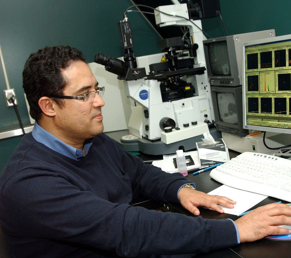 Aziz Aris, professeur au D&eacute;partement d'obst&eacute;trique et de gyn&eacute;cologie de la Facult&eacute; de m&eacute;decine et des sciences de la sant&eacute;