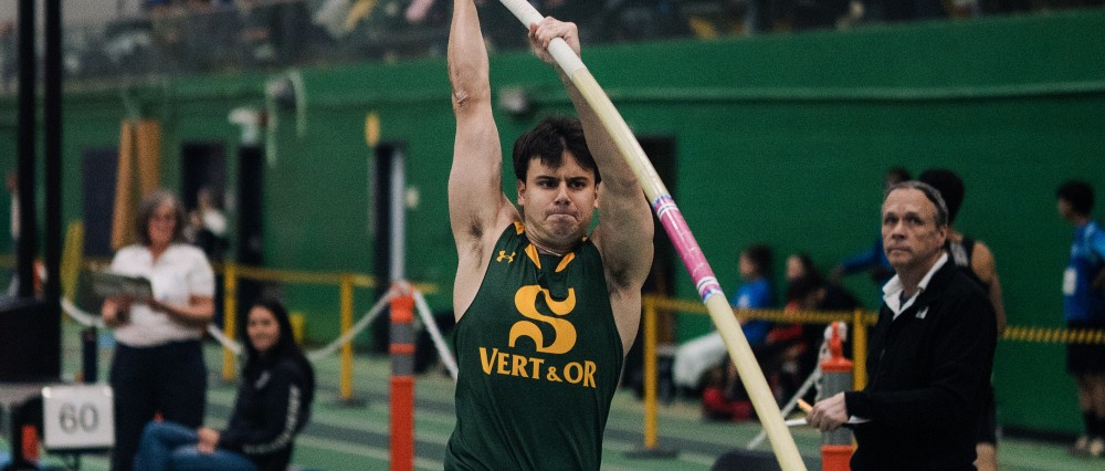 Les athl&egrave;tes de saut &agrave; la perche du Vert & Or pourront compter sur l'expertise de l'athl&egrave;te et entra&icirc;neur d'&eacute;lite Fran&ccedil;ois Th&eacute;nault pour la prochaine saison d'athl&eacute;tisme.