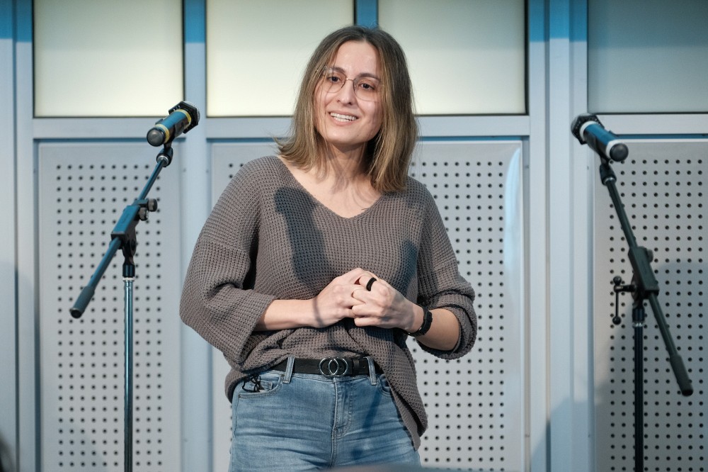 Sara Najafi, doctorante en litt&eacute;rature canadienne compar&eacute;e.