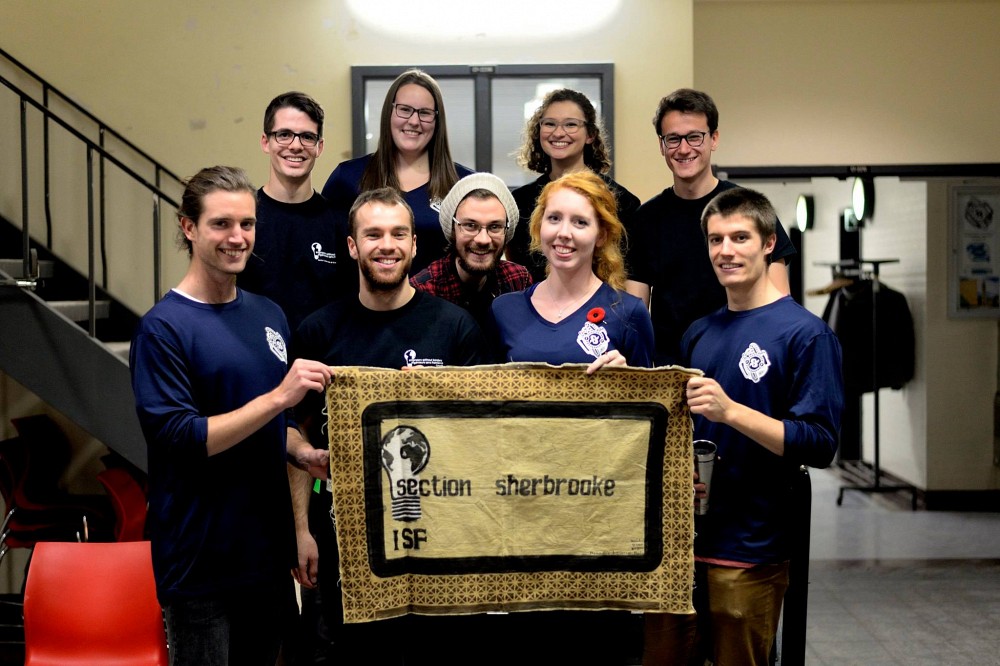 Berthi&eacute; Gouin-Ferland (1re rang&eacute;e, 2e personne &agrave; partir de la gauche) est pr&eacute;sident de la section sherbrookoise d'Ing&eacute;nieurs sans fronti&egrave;res Canada