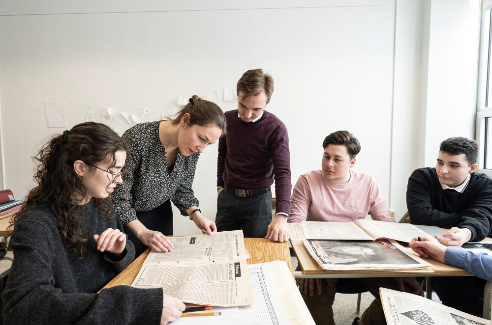 Pre Sophie Abdela avec la premi&egrave;re cohorte du cours HST 131.