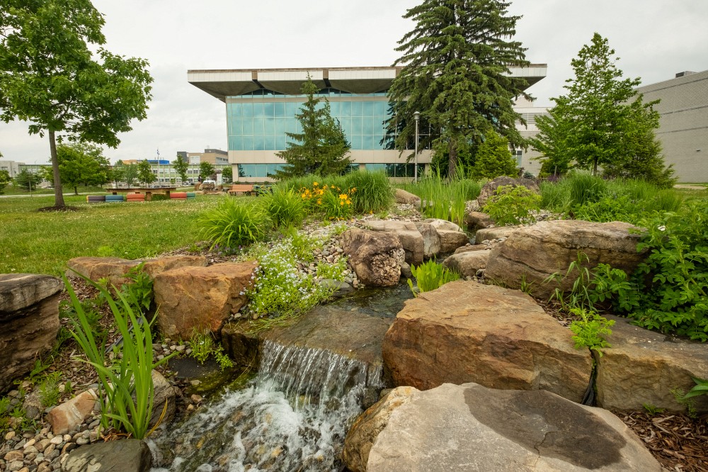 Fix&eacute;e initialement pour 2030,&nbsp; la carboneutralit&eacute; de l'UdeS sera atteinte cette ann&eacute;e.