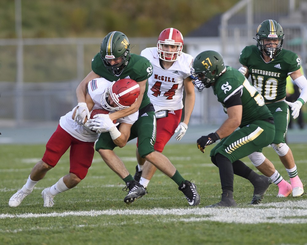La d&eacute;fensive a fait la diff&eacute;rence dans un important gain de 21-13 du Vert & Or sur les Redbirds.