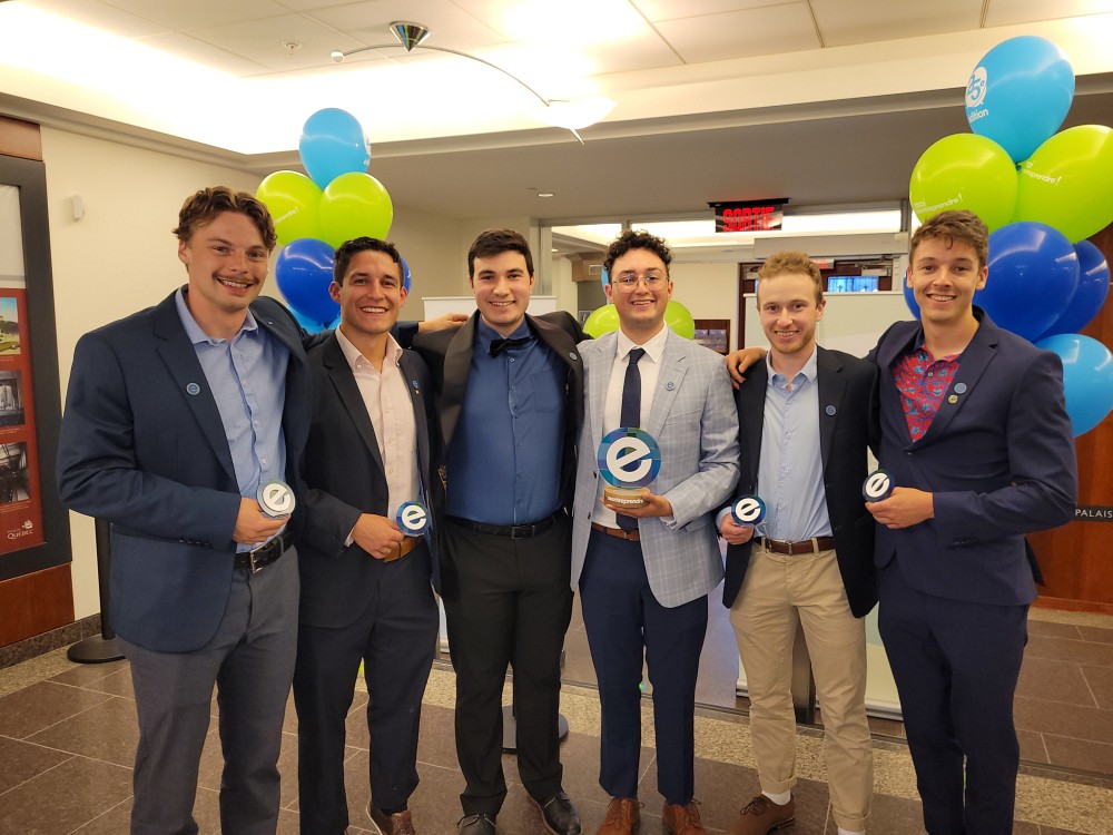 Oscar Robotics : Mathias Bourgault, Diego-Alonso Leblanc-Romero, Laurent T&eacute;treault, Jonathan Oreste Maruca, Rapha&euml;l Cloutier et F&eacute;lix Richard