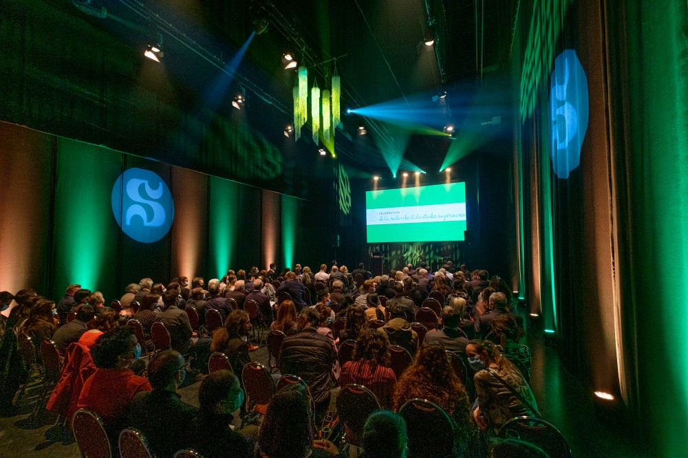 Onze chercheuses et chercheurs ont &eacute;t&eacute; r&eacute;compens&eacute;s pour l'excellence de leurs travaux, et plusieurs autres ont vu leur contribution &agrave; la recherche soulign&eacute;e.