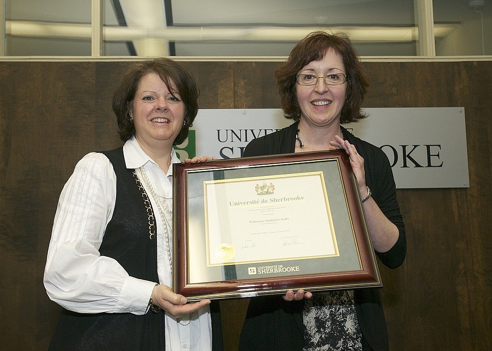 Lucie Laflamme, vice-rectrice aux &eacute;tudes, en compagnie de la professeure Madeleine Audet, de la Facult&eacute; d'administration.
