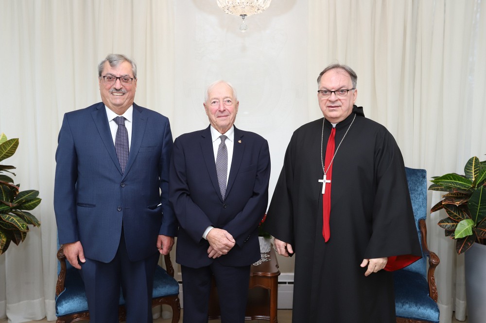Pr Sami Aoun, le lieutenant-gouverneur du Qu&eacute;bec&nbsp;l&rsquo;honorable J. Michel Doyon et l&rsquo;&eacute;v&ecirc;que maronite du Canada Paul-Marwan Tabet.