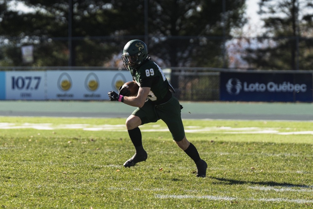 Le receveur v&eacute;t&eacute;ran Thomas Desrosiers fait partie des 14 finissants que le Vert & Or football compte cette saison.