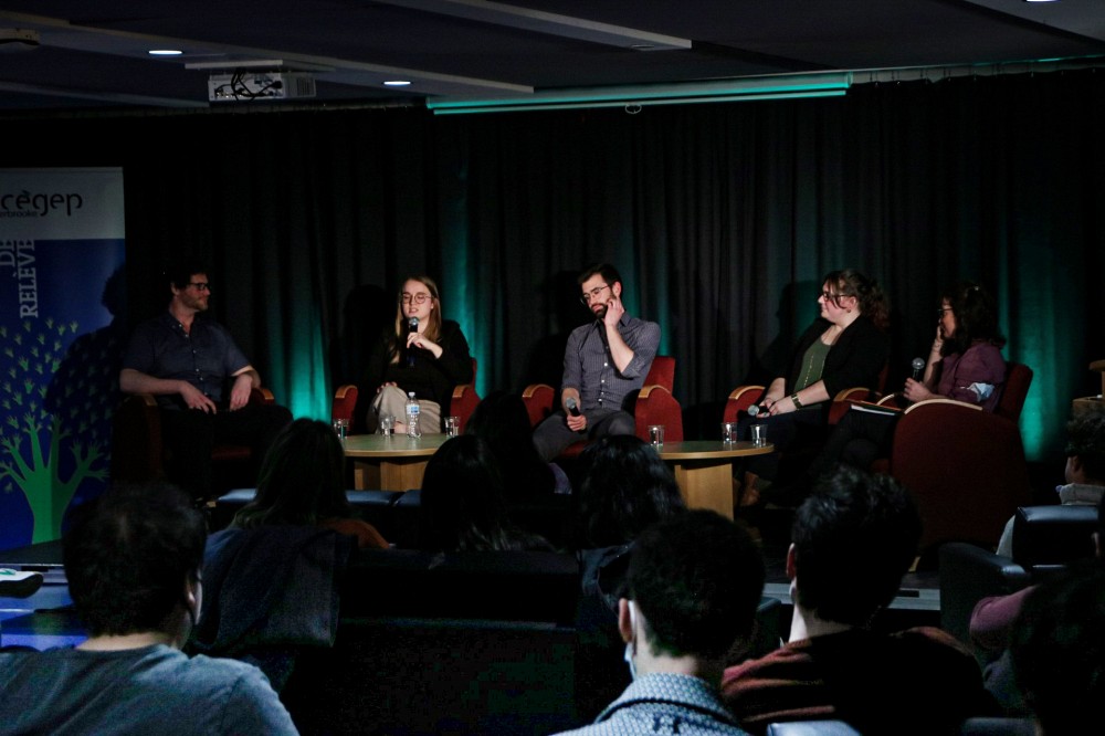 L'&eacute;v&eacute;nement, organis&eacute; dans le cadre des cours HST119 - L'histoire hier et aujourd'hui et HST128 - Stage, pratique et exp&eacute;rimentation, a eu lieu &agrave; la salle l&rsquo;ArtiShow du C&eacute;gep de Sherbrooke.