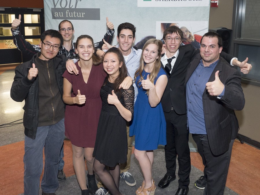 Les fiers r&eacute;cipiendaires de la Facult&eacute; des sciences &agrave; l'automne 2016.