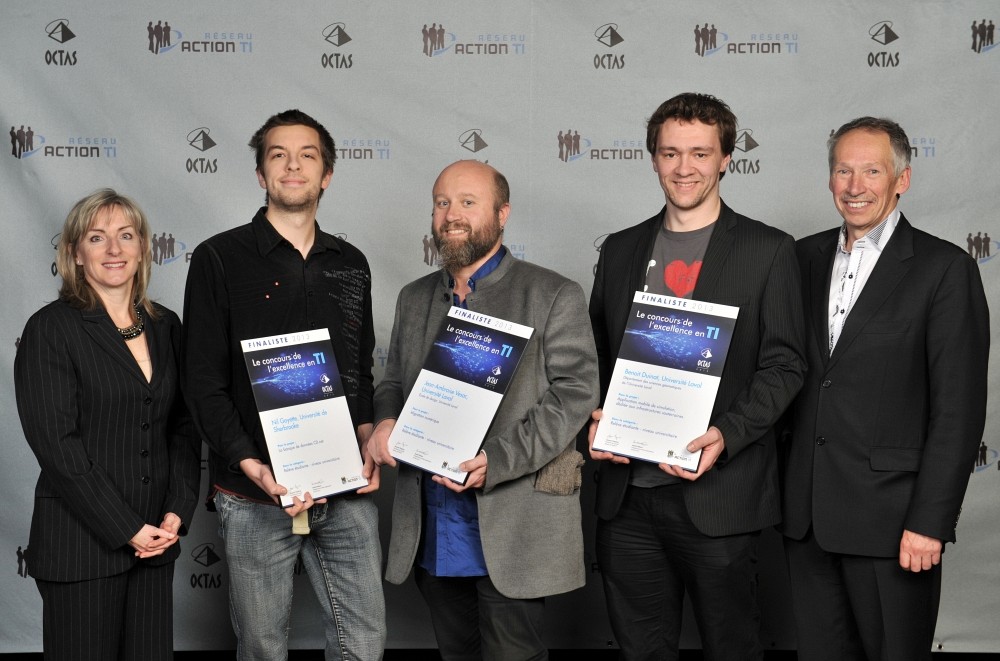 De gauche &agrave; droite :Christine Beaulieu, vice-pr&eacute;sidente du conseil du R&eacute;seau ACTION TI, Nil Goyette, &eacute;tudiant &agrave; la ma&icirc;trise au D&eacute;partement d'informatique de l'Universit&eacute; de Sherbrooke, Jean-Ambroise Vesac, finaliste de l'Universit&eacute; Laval, Benoit Duinat, finaliste de l'Universit&eacute; Laval, et Jacques Topping, pr&eacute;sident du conseil g&eacute;n&eacute;ral, R&eacute;seau ACTION TI.