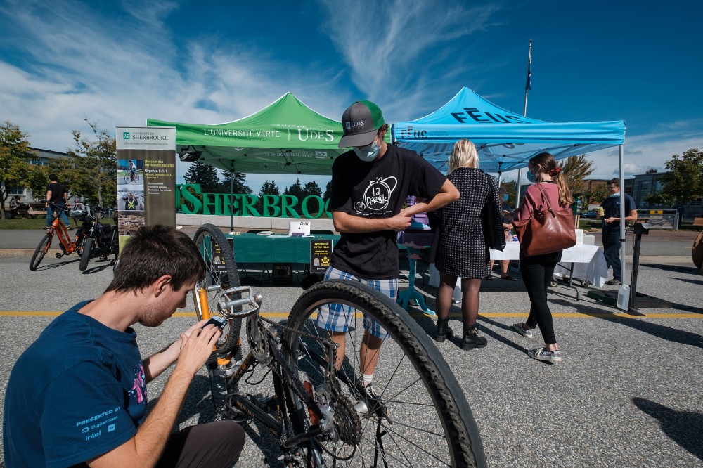 V&eacute;lo, autopartage, transport en commun... diff&eacute;rentes solutions de rechange &agrave;&nbsp;&laquo; l&rsquo;auto&nbsp;solo&nbsp;&raquo; &eacute;taient &agrave; l'honneur lors de la Foire de la mobilit&eacute; durable &agrave; l'UdeS.