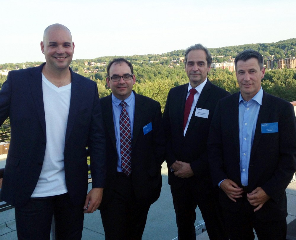 Nicolas Duvernois, pr&eacute;sident et fondateur de PUR vodka, &Eacute;ric Grondin, de la firme Deloitte r&eacute;gion Estrie, Fran&ccedil;ois Coderre, doyen de la Facult&eacute; d'administration, et Marc Perron, associ&eacute; directeur pour le Qu&eacute;bec chez Deloitte.