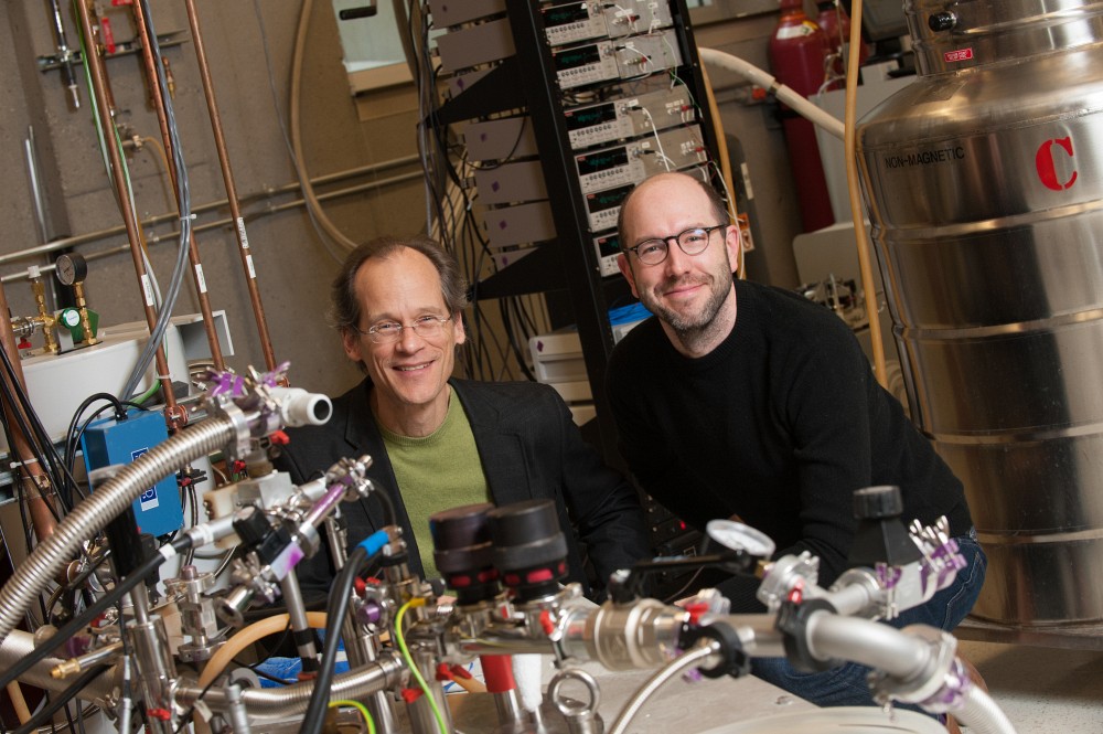 Le Pr﻿ Louis Taillefer et Nicolas Doiron-Leyraud