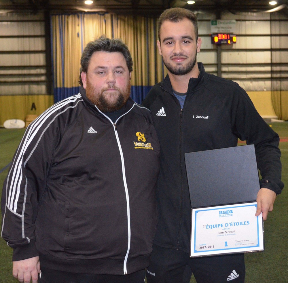 L'entra&icirc;neur du Vert & Or David Guicherd, en compagnie du membre de la deuxi&egrave;me &eacute;quipe d'&eacute;toiles RSEQ Isam Zerouali.