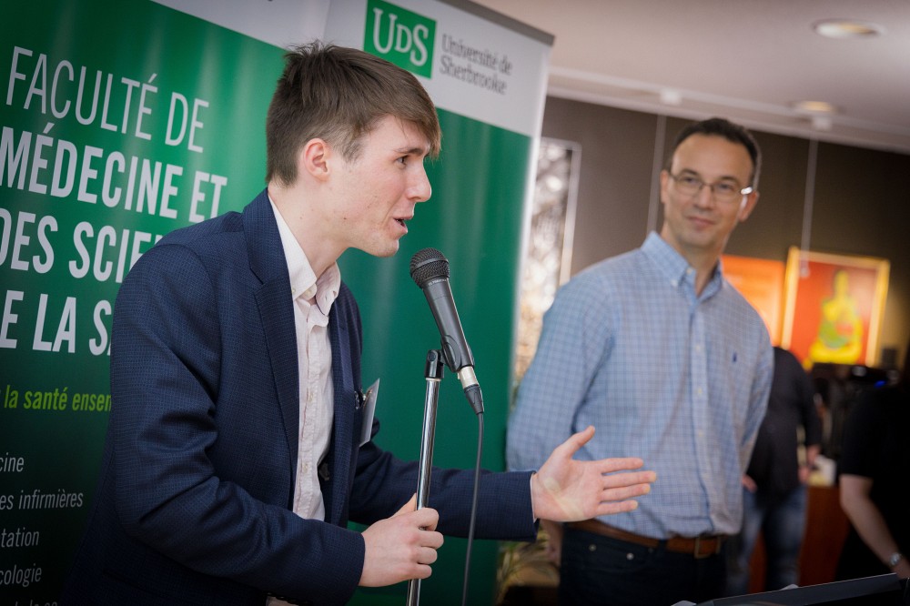 &Eacute;mile Breault, en compagnie du Pr Martin Bisaillon,&nbsp;Vice-doyen et Secr&eacute;taire de facult&eacute;, Facult&eacute; de m&eacute;decine et des sciences de la sant&eacute; (FMSS)