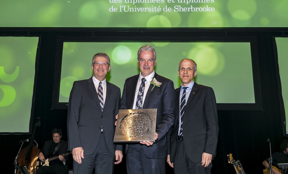 M. Guy Fauteux, vice-pr&eacute;sident, Cantons-de-l'Est chez Raymond Chabot Grant Thornton, M. le maire Bernard S&eacute;vigny et Pr Pierre Cossette, recteur de l'Universit&eacute;.
