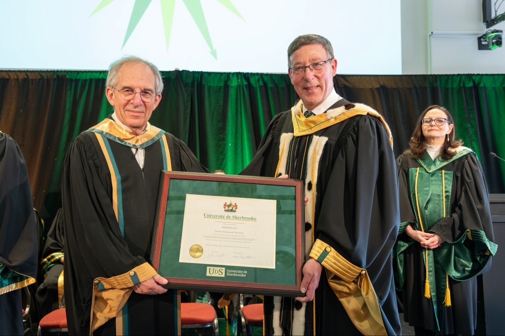 Le professeur Michel Devoret, nouveau docteur d'honneur de l'UdeS, est colaur&eacute;at du prix Nobel de physique 2025, professeur de physique &agrave; l&rsquo;Universit&eacute; de Californie &agrave; Santa Barbara, professeur &eacute;m&eacute;rite de physique appliqu&eacute;e &agrave; l&rsquo;Universit&eacute; Yale et scientifique en chef pour le mat&eacute;riel quantique chez Google Quantum AI.