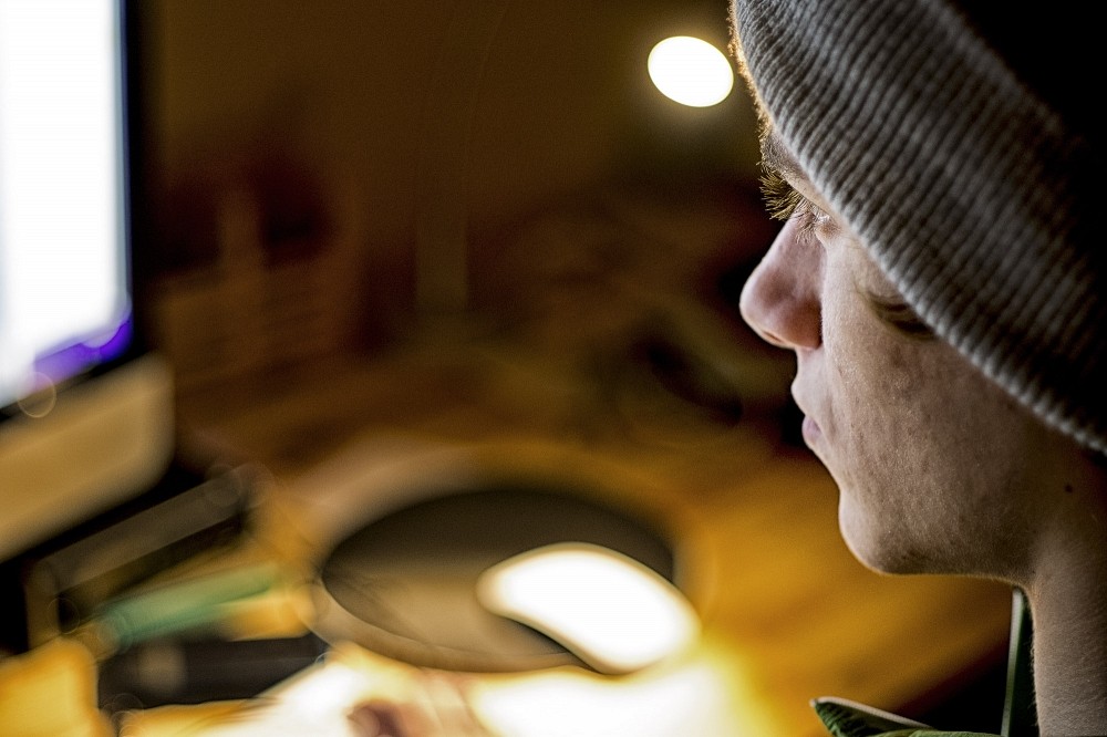 Les cyberd&eacute;pendants deviennent obs&eacute;d&eacute;s par Internet, au point de cesser de travailler.