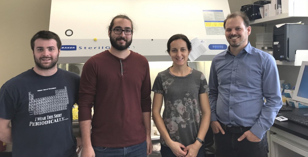 Fran&ccedil;ois Valiquette, stagiaire; Jean-Christophe Dubois, &eacute;tudiant &agrave; la ma&icirc;trise; Isabelle Marois, professionnelle de recherche et Pr Alexandre Mar&eacute;chal.