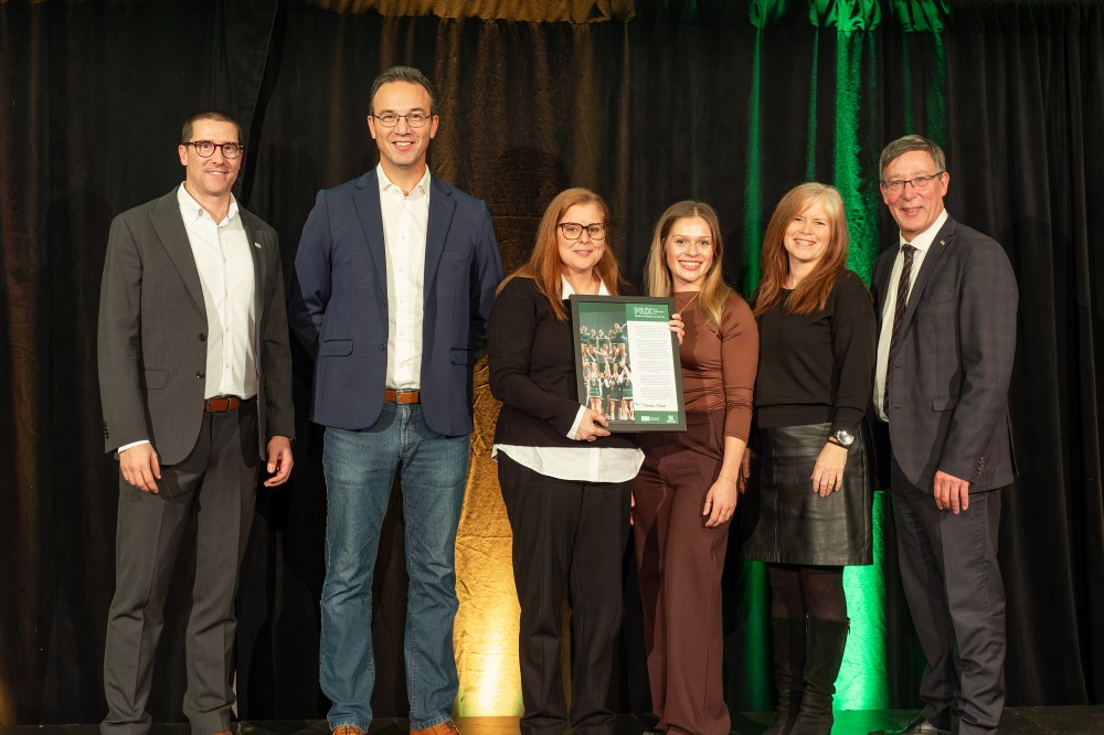 La c&eacute;r&eacute;monie des &Eacute;toiles acad&eacute;miques du Vert & Or a &eacute;t&eacute; l'occasion de remettre le&nbsp;Prix de la contribution &agrave; la r&eacute;ussite acad&eacute;mique &agrave; la Pre Isabelle Le Pain.