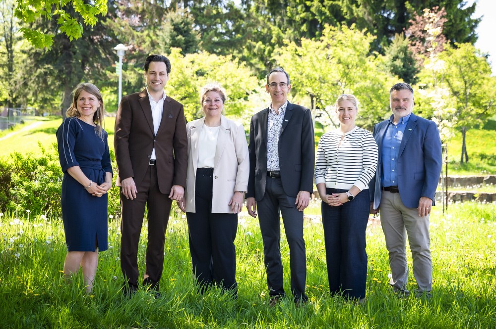 Gabrielle Blackburn, directrice du d&eacute;veloppement, Facult&eacute; de g&eacute;nie; Olivier Marcil, vice-pr&eacute;sident Communication et affaires publiques Canada, Alstom; Pre&nbsp;Anick Lessard, doyenne de la Facult&eacute; des lettres et sciences humaines;&nbsp;Pr Jean Proulx, vice-recteur aux finances, aux infrastructures et au num&eacute;rique,&nbsp;doyen de la Facult&eacute; de g&eacute;nie lors de la prise de photo; Marie-J&eacute;r&ocirc;me Dubois, directrice du d&eacute;veloppement,&nbsp;Facult&eacute; des lettres et sciences humaines; Charles Lamoureux, directeur du d&eacute;veloppement, Facult&eacute; de droit.