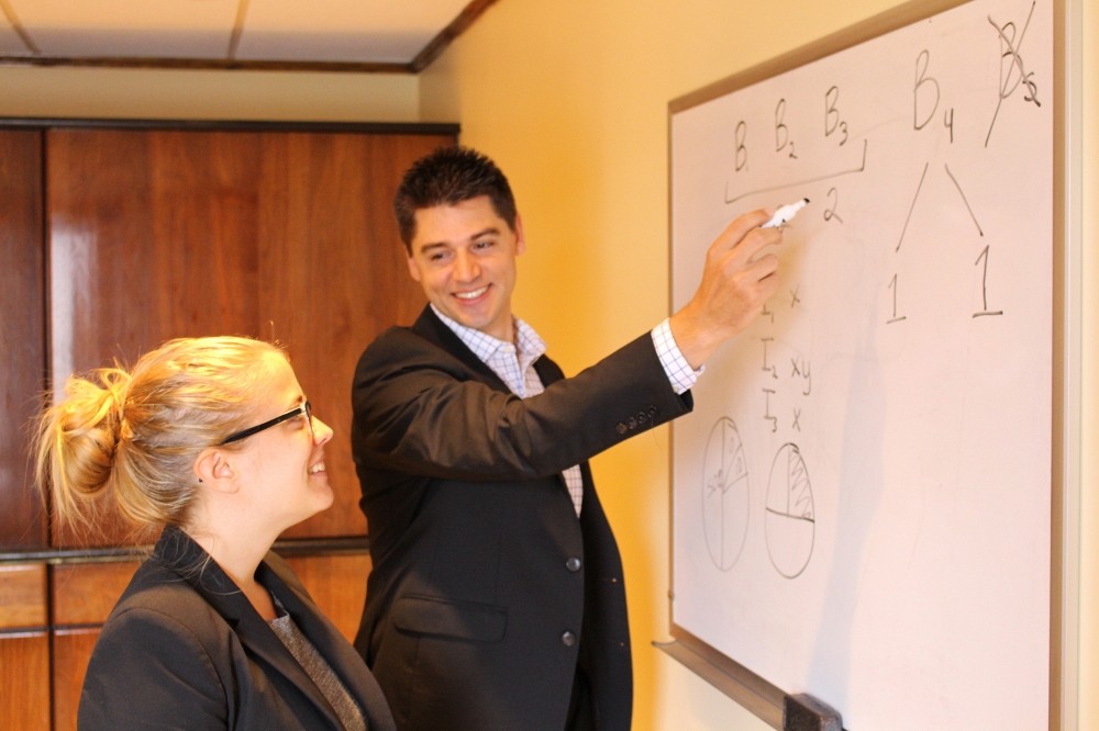 Durant son stage chez Gestion SOCPRA, Am&eacute;lie C&ocirc;t&eacute; a beaucoup apport&eacute; &agrave; son superviseur Guillaume Lachance Gotzmann.