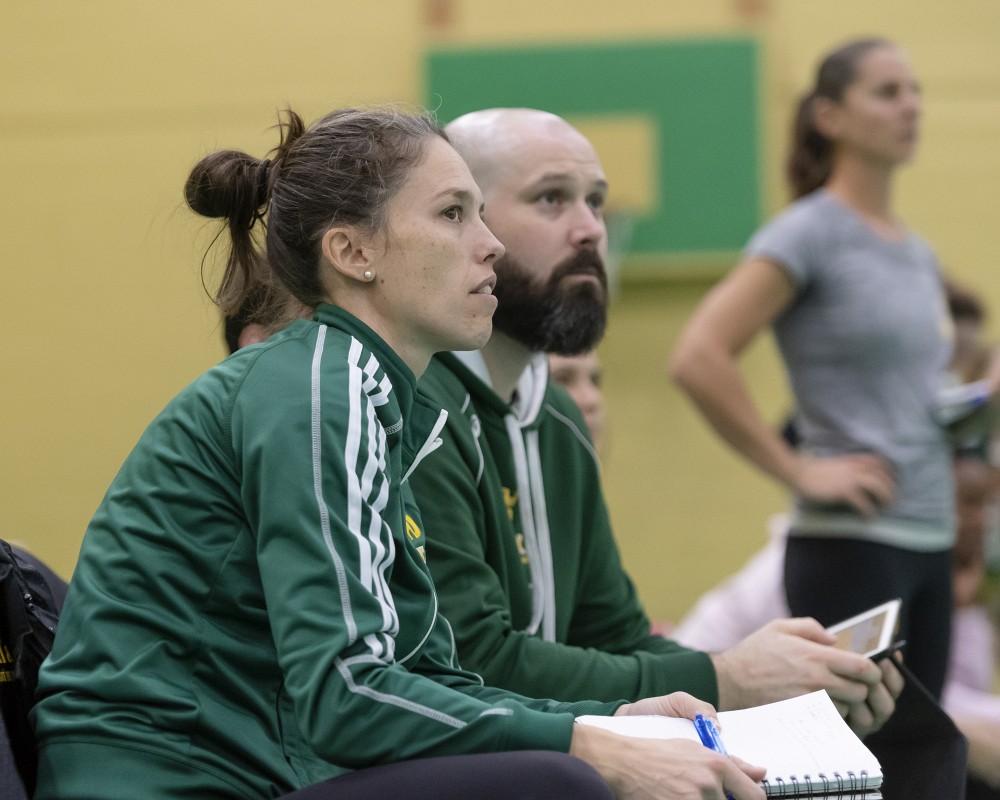 Annie L&eacute;vesque, &agrave; l'avant-plan sur cette photo.