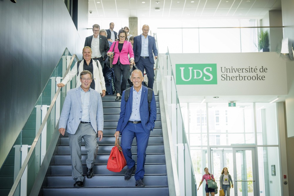 Le recteur de l'UdeS, Pr Jean-Pierrre Perreault, a re&ccedil;u le PDG du CNRS, Pr Antoine Petit, lors d'une rencontre ayant eu lieu au 3iT et s'&eacute;tant poursuivie au Pavillon de sant&eacute; de pr&eacute;cision et de recherche translationnelle (PSPRT) de la Facult&eacute; de m&eacute;decine et des sciences de la sant&eacute; (FMSS) de l'UdeS.