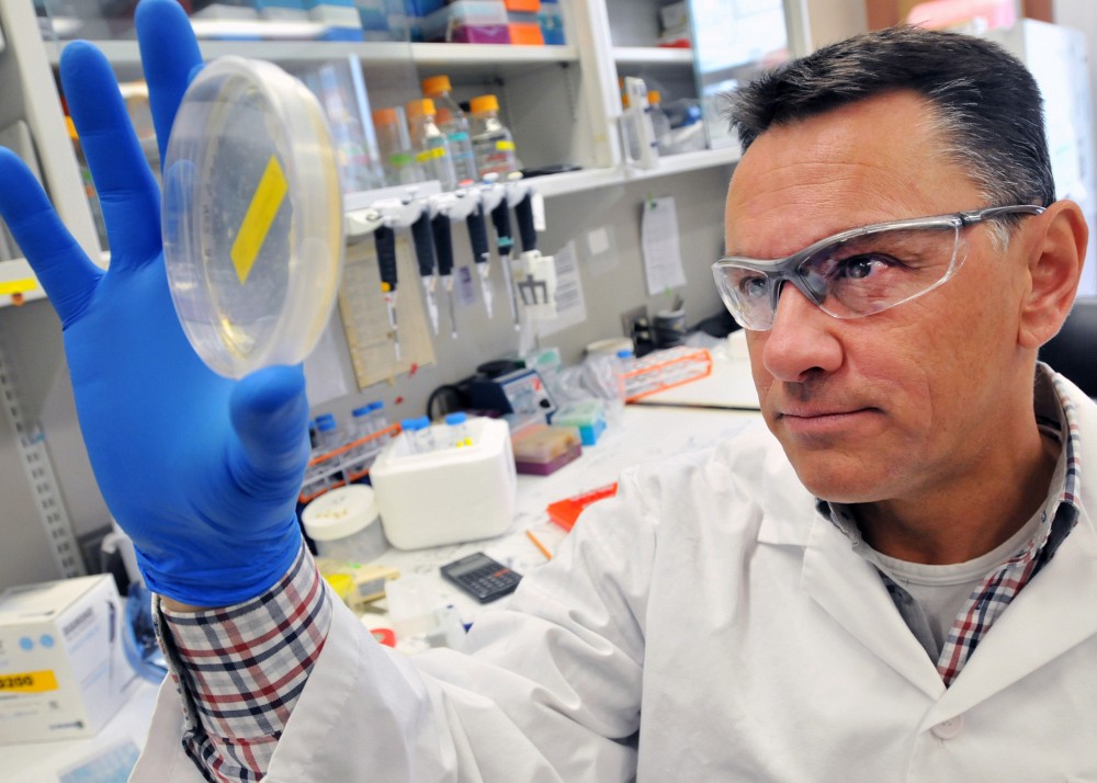 Le Pr Richard Leduc, membre de l'IPS et professeur-chercheur &agrave; la Facult&eacute; de m&eacute;decine et des sciences de la sant&eacute; de l'Universit&eacute; de Sherbrooke