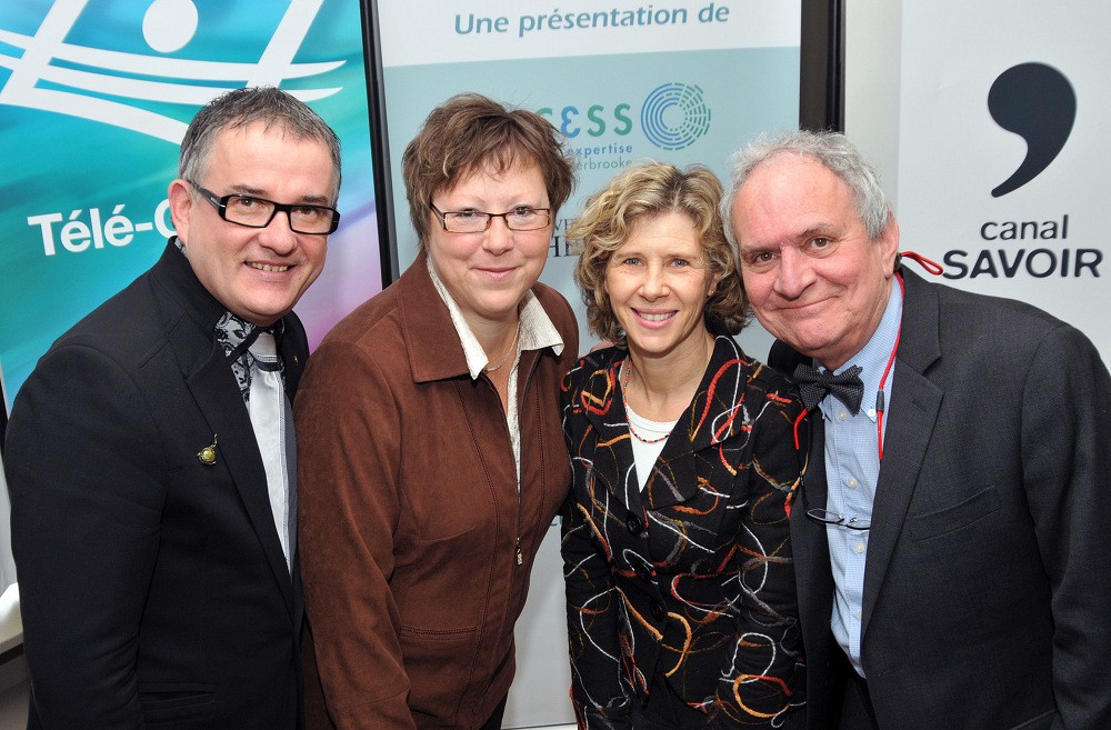 R&eacute;jean H&eacute;bert, doyen de la FMSS, Joanne Guilbeault, directrice de CursUS-sant&eacute;, Sylvie Godbout, directrice g&eacute;n&eacute;rale du Canal Savoir, et Claude Plante, directeur g&eacute;n&eacute;ral de la Direction des r&eacute;gions, partenariats et affaires internationales &agrave; T&eacute;l&eacute;-Qu&eacute;bec.