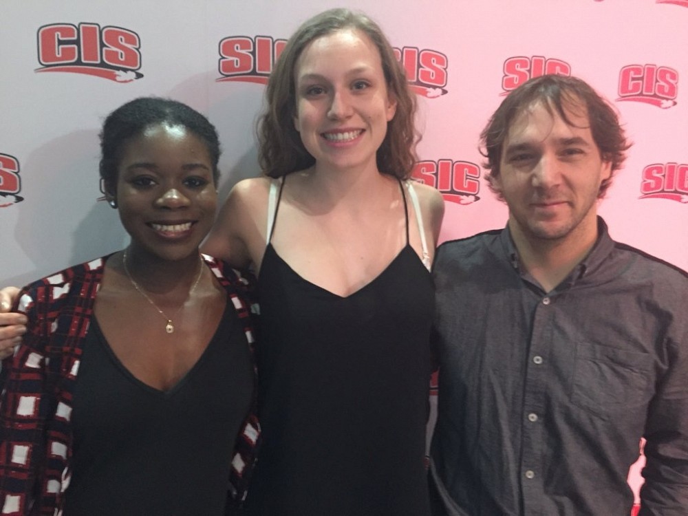Fr&eacute;d&eacute;rique Djoussou-Lorng, Ma&iuml;t&eacute; Bouchard et l'entra&icirc;neur-chef du Vert & Or Vincent Paquet.