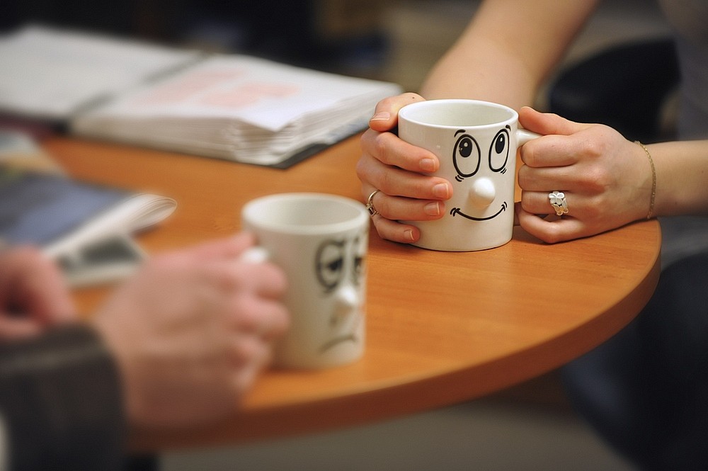 Dans chaque unit&eacute; de travail, des pairs aidants sont outill&eacute;s pour guider des coll&egrave;gues qui vivent des difficult&eacute;s.