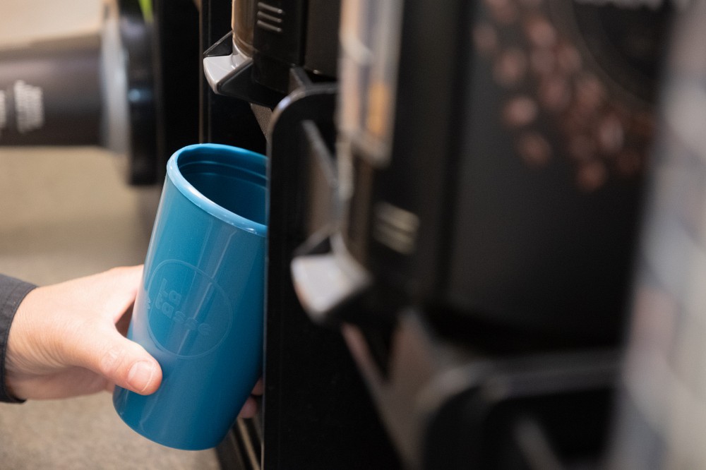 &laquo; La tasse &raquo; est maintenant disponible&nbsp;au Campus principal, au Campus de la sant&eacute; et &agrave; l&rsquo;Institut interdisciplinaire d&rsquo;innovation technologique (3IT)&nbsp;de l&rsquo;UdeS.
