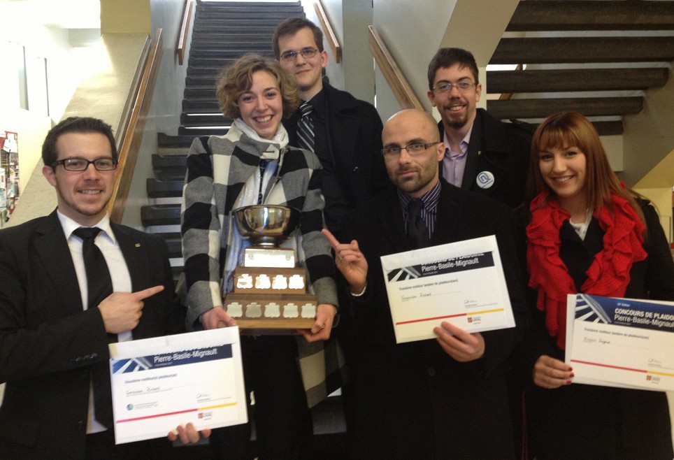 Les repr&eacute;sentants de la Facult&eacute;&nbsp;: Simon Vincent, Genevi&egrave;ve Richard, Nicolas Gagnon, Me Justin Gravel, Jocelyn Beaudoin et Johannie Mongeau.