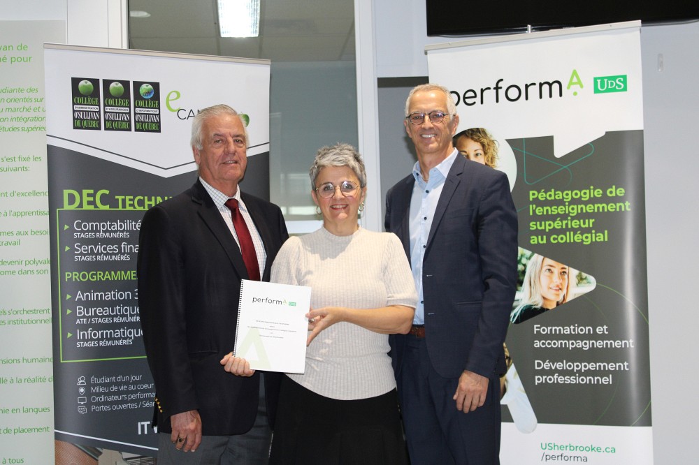 Jean-Bertin Gingras, directeur g&eacute;n&eacute;ral du Coll&egrave;ge O&rsquo;Sullivan de Qu&eacute;bec et signataire de l&rsquo;entente partenariale Performa, est accompagn&eacute; de Janic Allard, directrice des &eacute;tudes du coll&egrave;ge, et Jules B&eacute;langer, directeur de Performa.