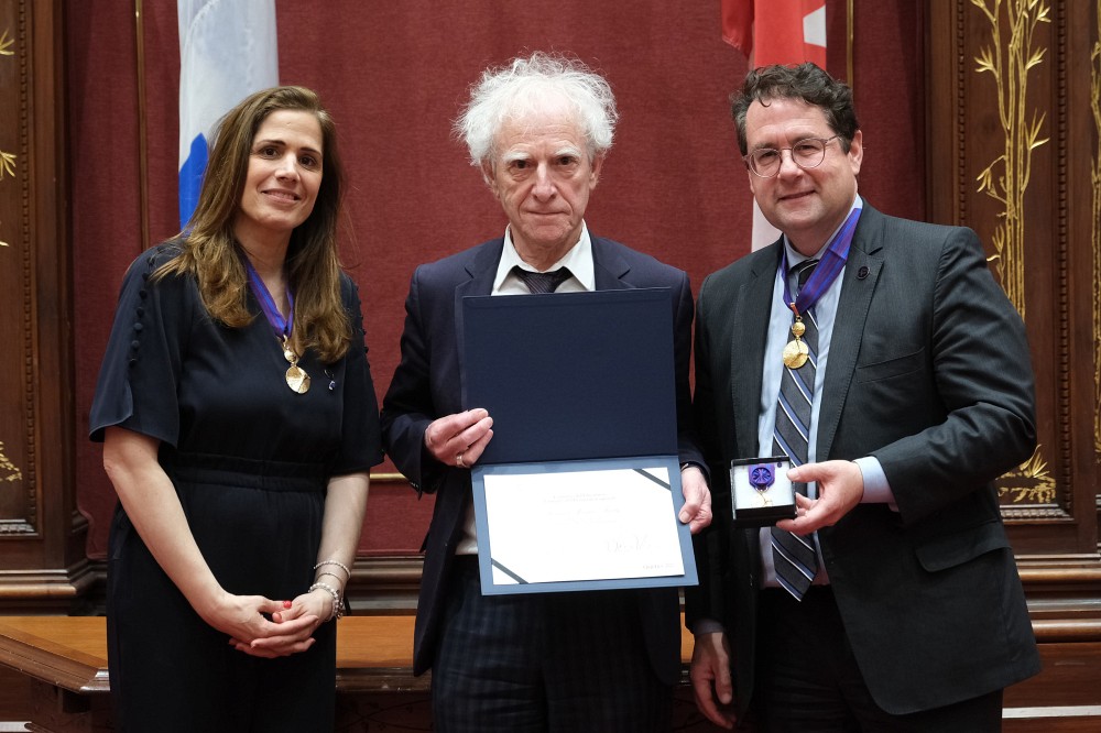 Pascale D&eacute;ry, ministre de l&rsquo;Enseignement sup&eacute;rieur, Jacques Tardif, professeur Jacques Tardif et Bernard Drainville, ministre de l&rsquo;&Eacute;ducation lors de la c&eacute;r&eacute;monie&nbsp;de l&rsquo;Ordre de l&rsquo;excellence en &eacute;ducation le lundi 29 mai dernier.