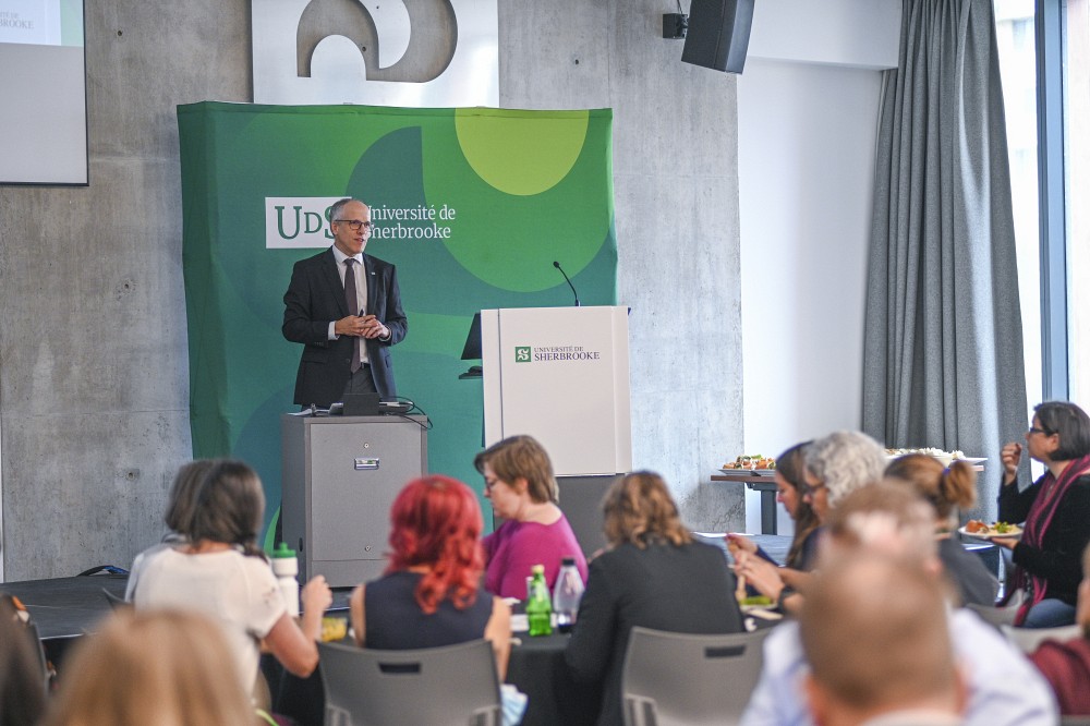 Les participantes et participants &eacute;taient au Rendez-vous du recteur au Campus de Longueuil au cours duquel le Pr Pierre Cossette a pr&eacute;sent&eacute; le plan Oser l'exp&eacute;rience 2022-2025.