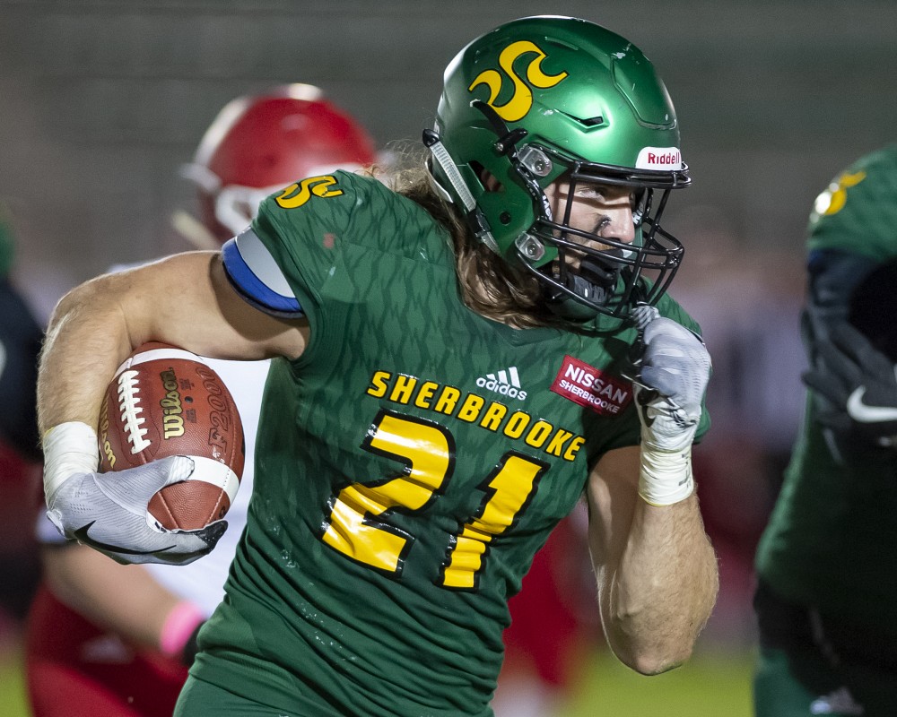 Le porteur de ballon du Vert & Or Gabriel Polan est l'une des &eacute;toiles &agrave; l'attaque de la Ligue universitaire provinciale de football en 2018.