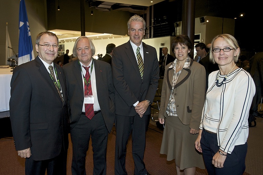 Les copr&eacute;sidents du Conseil franco-qu&eacute;b&eacute;cois de coop&eacute;ration universitaire, Marc Gontard (France) et Mario Laforest (Qu&eacute;bec), le maire Bernard S&eacute;vigny, la rectrice Luce Samoisette et la consule g&eacute;n&eacute;rale de France &agrave; Qu&eacute;bec, H&eacute;l&egrave;ne Le Gal.