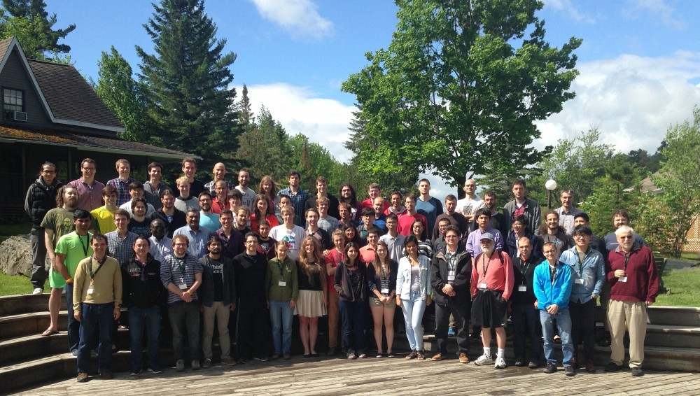 Les professeurs, &eacute;tudiantes et &eacute;tudians &agrave; l'&Eacute;cole de pointe&nbsp;sur les m&eacute;thodes num&eacute;riques pour mat&eacute;riaux quantiques.